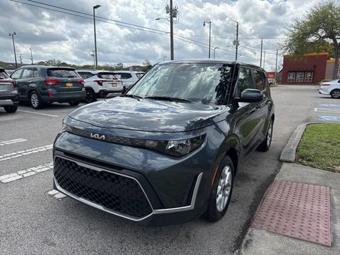 Used 2025 Kia Soul LX w/ LX Technology Package FWD image 4