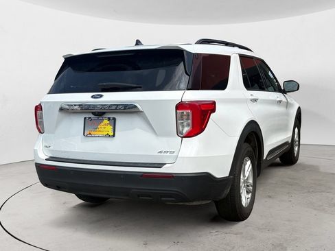 Used 2022 Ford Explorer XLT AWD/4WD image 3
