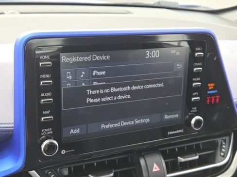 Used 2020 Toyota C-HR XLE FWD image 3
