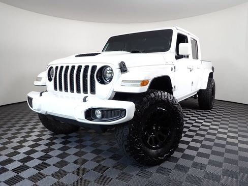 Used 2023 Jeep Gladiator Overland AWD/4WD image 2
