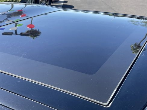 Used 2019 Land Rover Discovery SE image 8