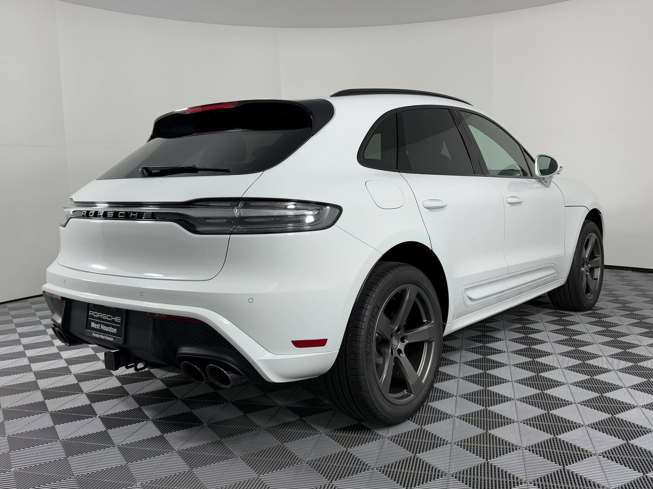 Certified 2026 Porsche Macan AWD/4WD image 9