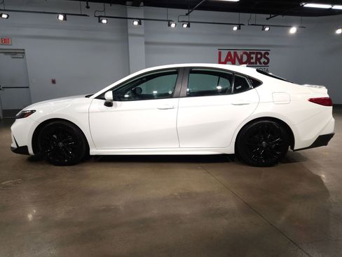 Certified 2025 Toyota Camry SE image 4