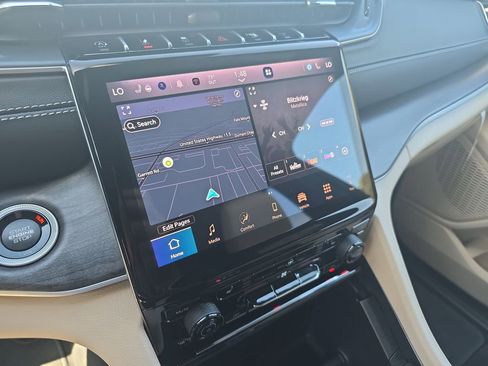 New 2025 Jeep Grand Cherokee L Limited RWD image 23