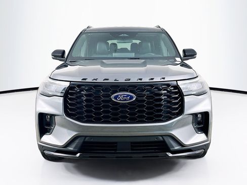 Used 2025 Ford Explorer ST-Line w/ ST-Line Street Pack AWD/4WD image 2