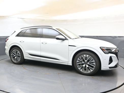 Used 2024 Audi Q8 e-tron Prestige AWD/4WD image 7