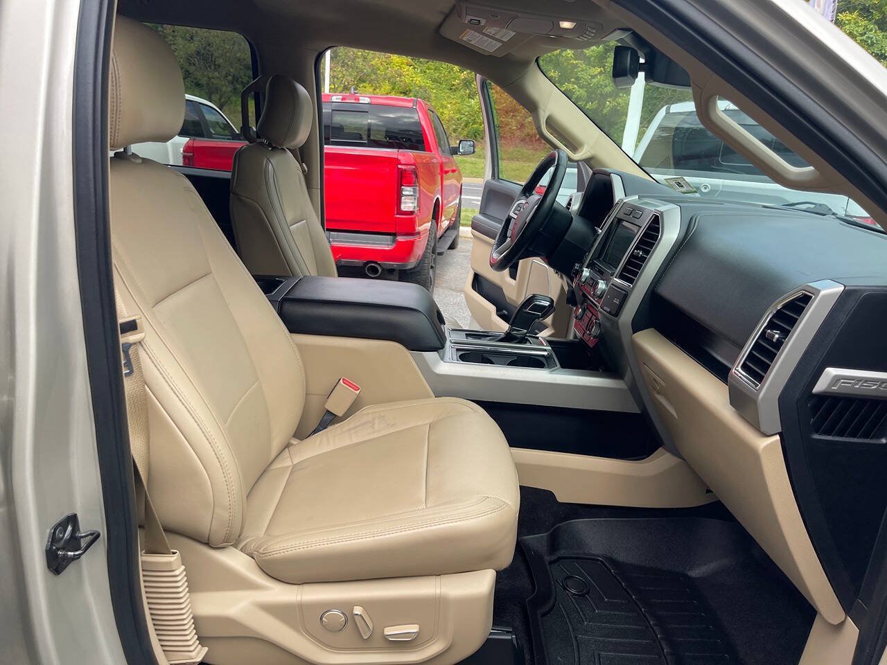 Used 2017 Ford F150 Lariat w/ Equipment Group 502A Luxury AWD/4WD image 33