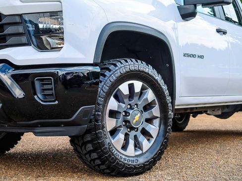 Used 2024 Chevrolet Silverado 2500 Custom w/ Custom Convenience Package AWD/4WD image 2