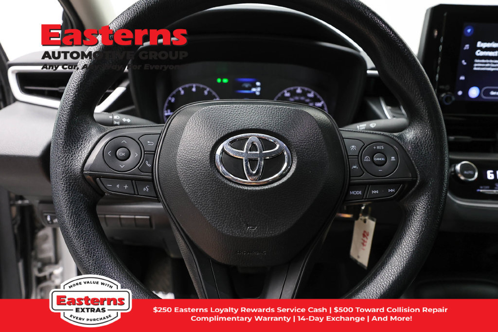Used 2025 Toyota Corolla LE FWD image 11