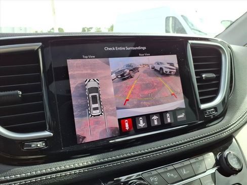 Used 2023 Chrysler Pacifica Limited FWD image 20