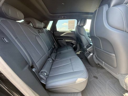 Certified 2024 Cadillac Lyriq Luxury AWD/4WD image 35