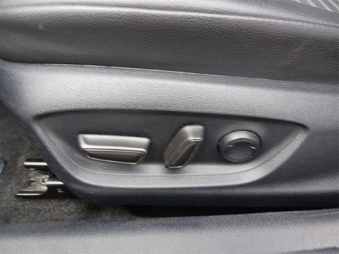 Used 2023 Toyota Camry SE image 29