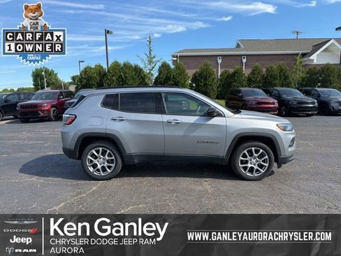 Used 2023 Jeep Compass Latitude AWD/4WD image 1