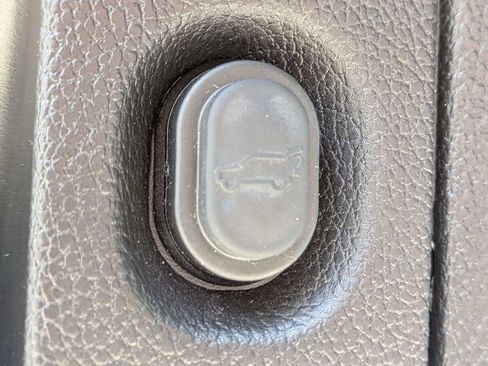 Used 2020 Chevrolet Tahoe Premier AWD/4WD image 13
