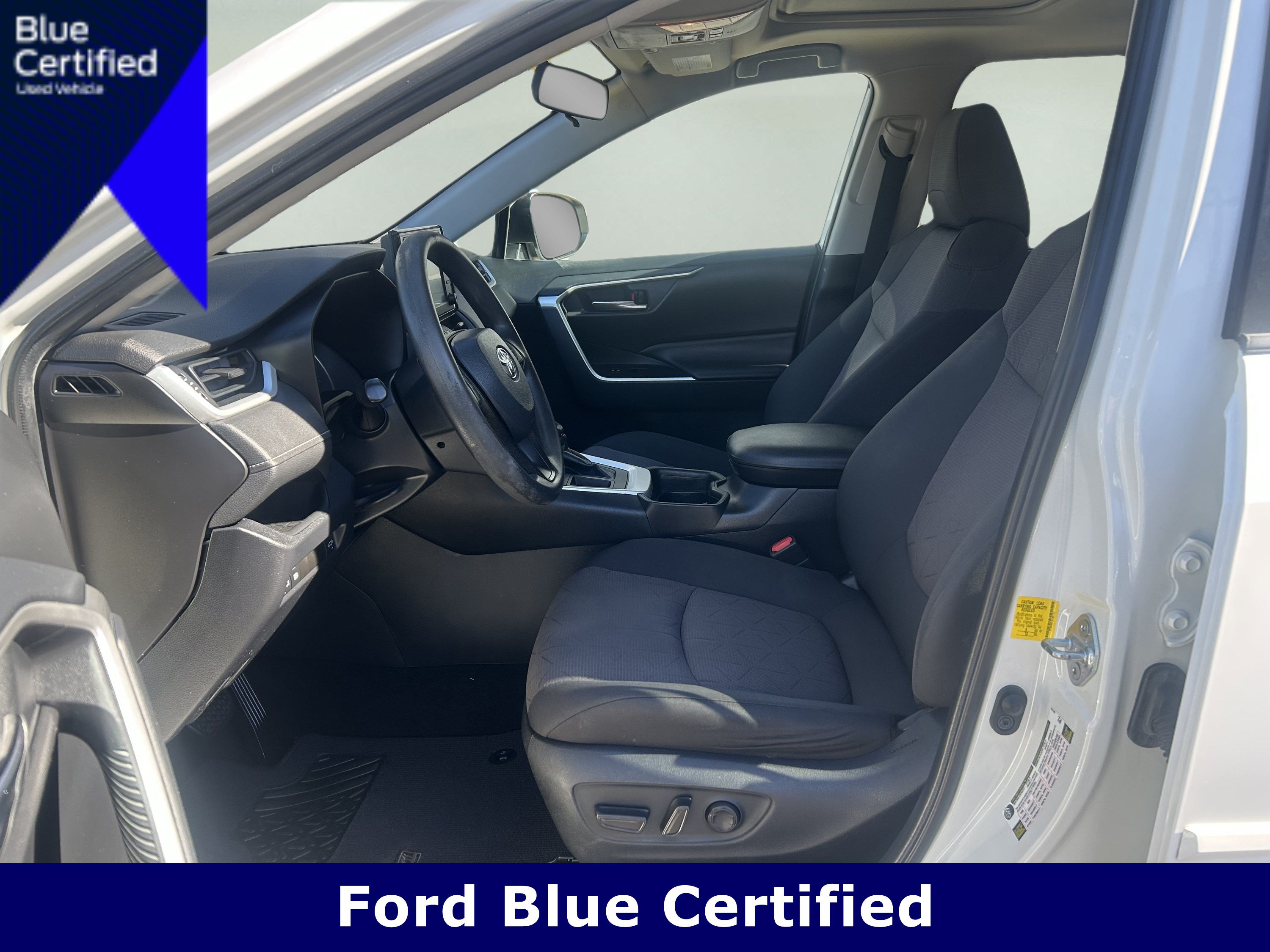 Used 2019 Toyota RAV4 XLE w/ Convenience Package FWD image 9