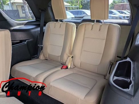 Used 2017 Ford Explorer XLT FWD image 17