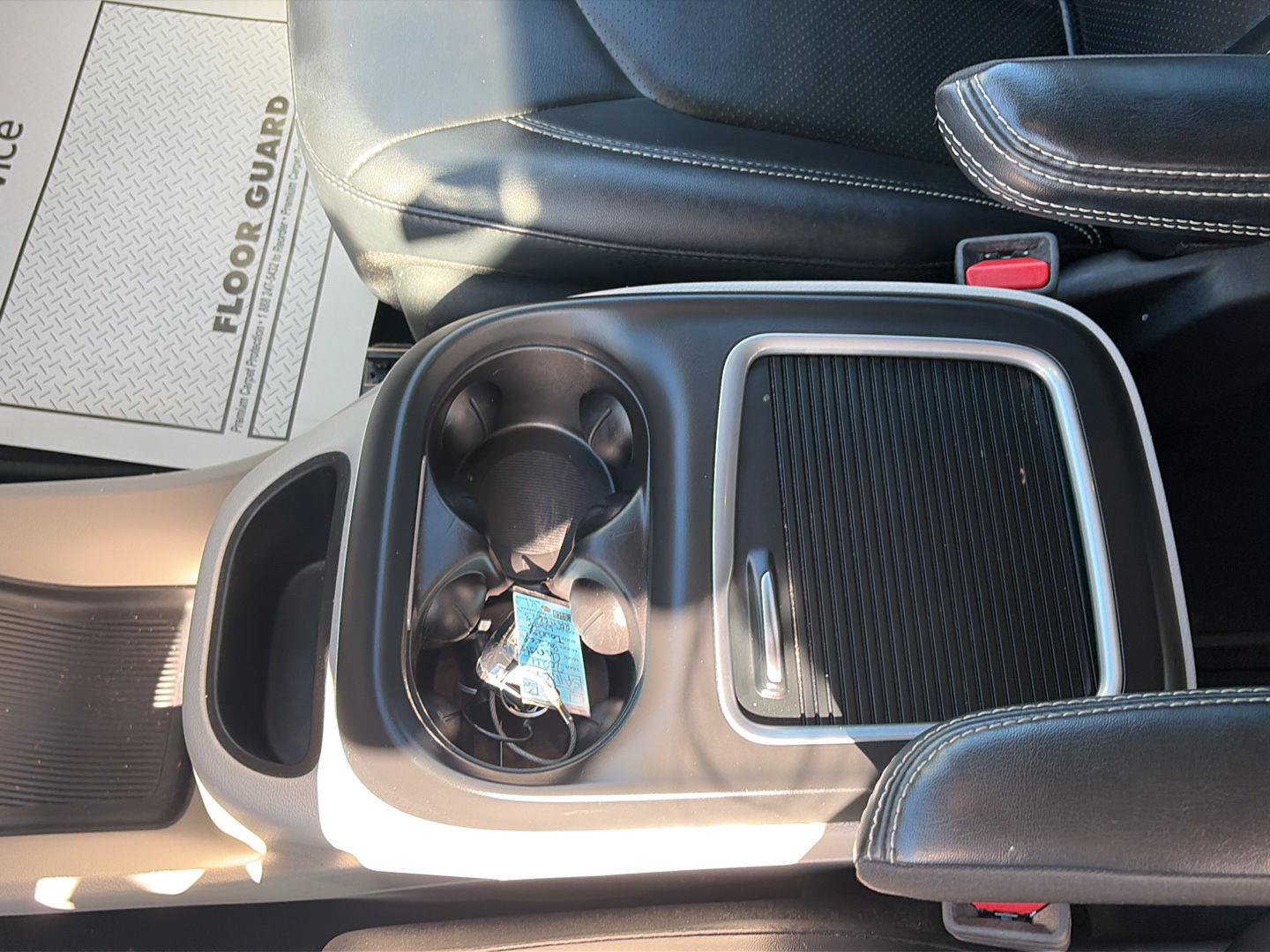 Used 2024 Chrysler Pacifica Touring-L FWD image 20