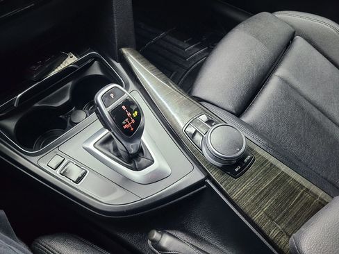 Used 2018 BMW 330i xDrive Sedan w/ Convenience Package image 29