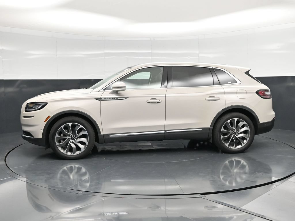 Used 2022 Lincoln Nautilus Reserve w/ Equipment Group 201A FWD image 9