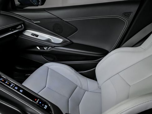 Used 2022 Chevrolet Corvette Stingray Coupe w/ Z51 Performance Package image 38