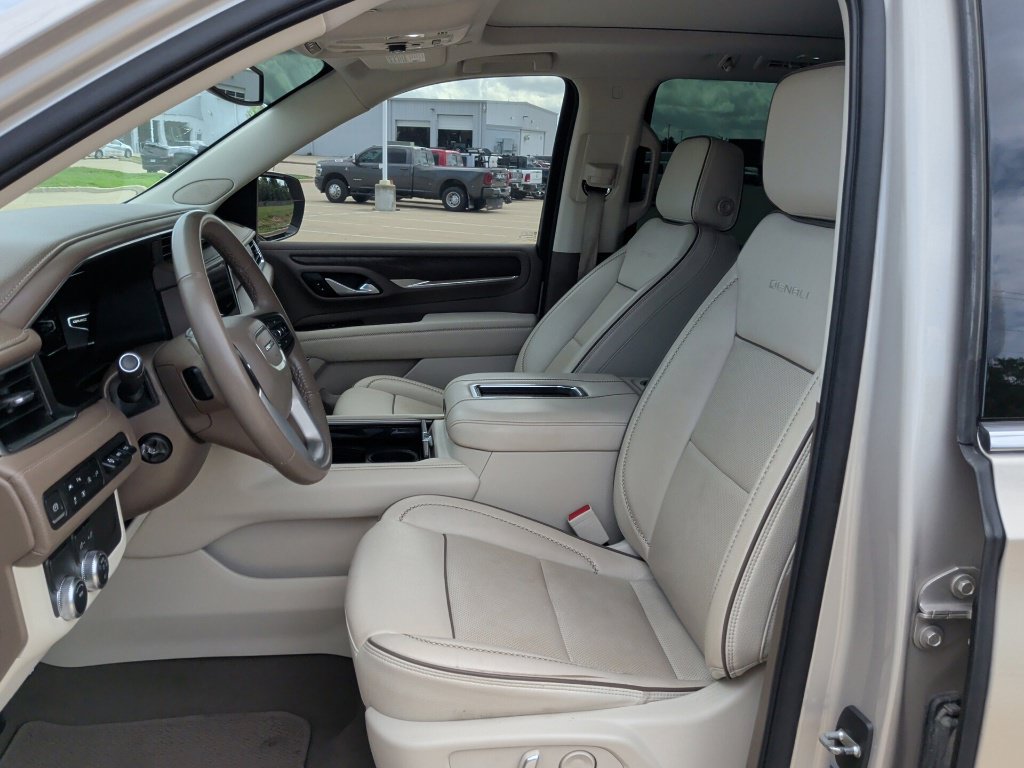 Used 2022 GMC Yukon Denali RWD image 13