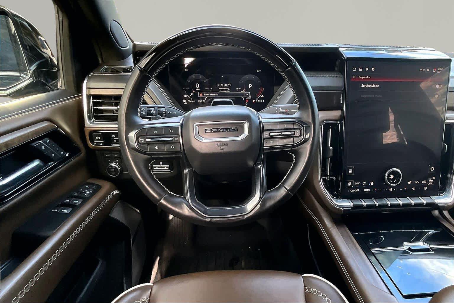 Used 2025 GMC Yukon Denali Ultimate AWD/4WD image 5