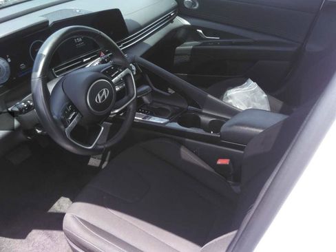 Used 2025 Hyundai Elantra SEL FWD image 3