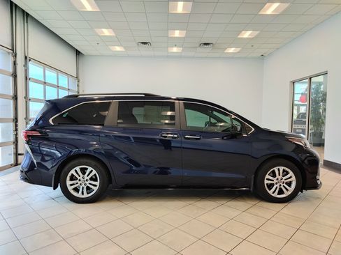 Used 2023 Toyota Sienna XSE w/ XSE Plus Package AWD/4WD image 2