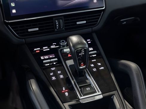Used 2023 Porsche Cayenne Coupe AWD/4WD image 34