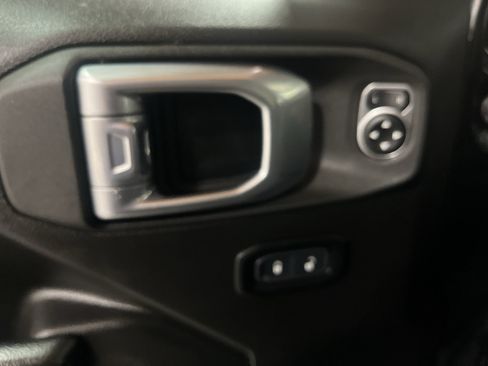 Used 2023 Jeep Wrangler Unlimited Rubicon w/ Cold Weather Group AWD/4WD image 27