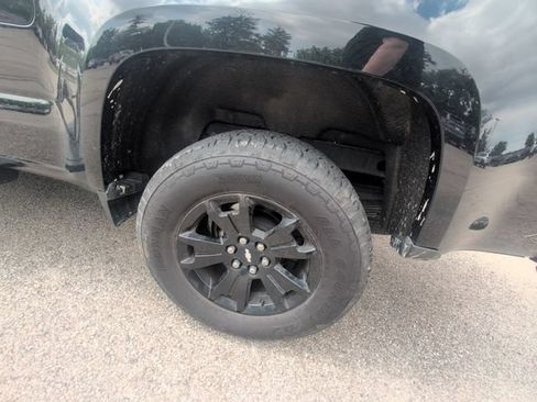Used 2017 Chevrolet Colorado Z71 w/ Z71 Midnight Edition AWD/4WD image 6