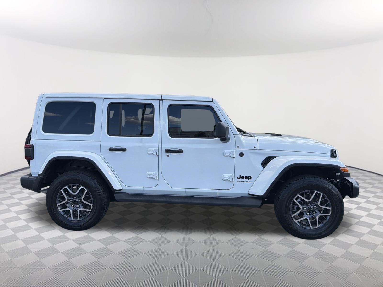 Used 2025 Jeep Wrangler Unlimited Sahara AWD/4WD image 17