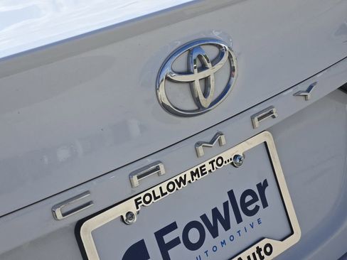 Used 2020 Toyota Camry SE image 11