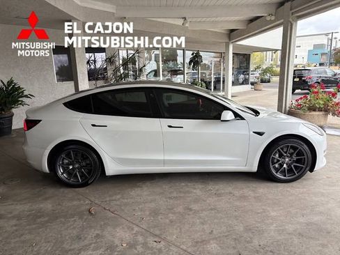 Used 2021 Tesla Model 3 Standard Range Plus RWD image 2