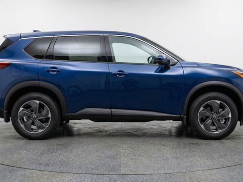 Used 2025 Nissan Rogue SV AWD/4WD image 11