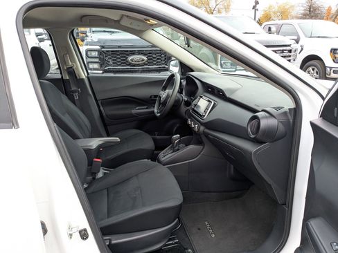 Used 2023 Nissan Kicks S image 30
