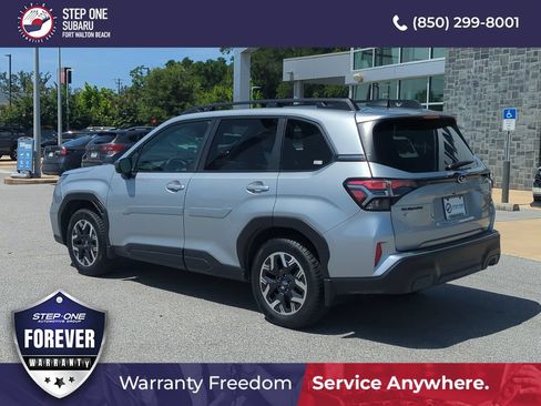 Used 2025 Subaru Forester Premium AWD/4WD image 5