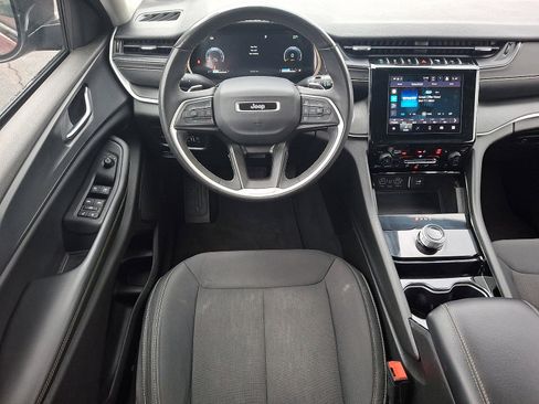 Used 2023 Jeep Grand Cherokee Laredo w/ Luxury Tech Group I image 11