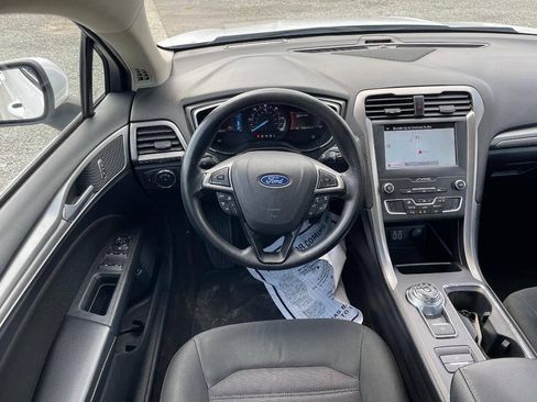 Used 2019 Ford Fusion SE FWD image 14