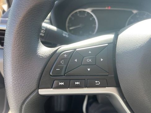 Used 2025 Nissan Altima 2.5 SV image 17