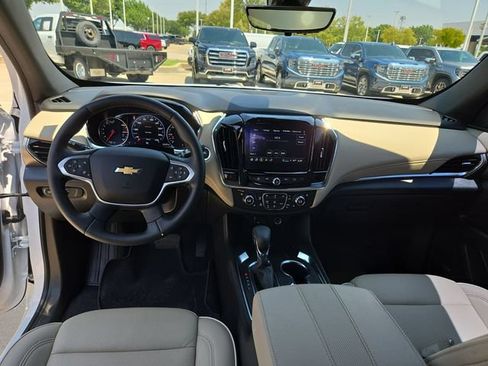 Used 2023 Chevrolet Traverse Premier FWD image 19