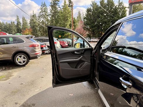 Used 2019 Audi Q7 3.0T Premium w/ Convenience Package AWD/4WD image 25