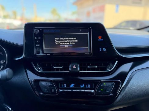 Used 2018 Toyota C-HR XLE FWD image 37