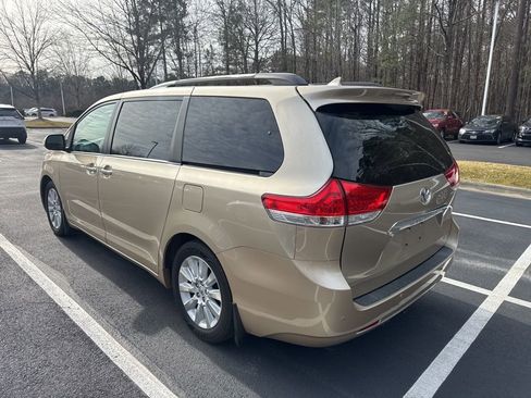 Used 2013 Toyota Sienna Limited image 20