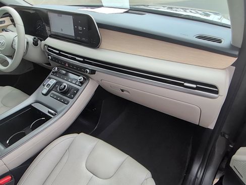 Used 2024 Hyundai Palisade Limited FWD image 34