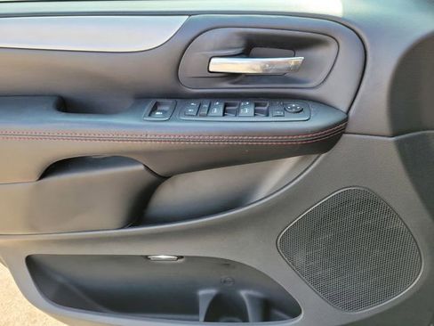 Used 2016 Dodge Grand Caravan R/T FWD image 15