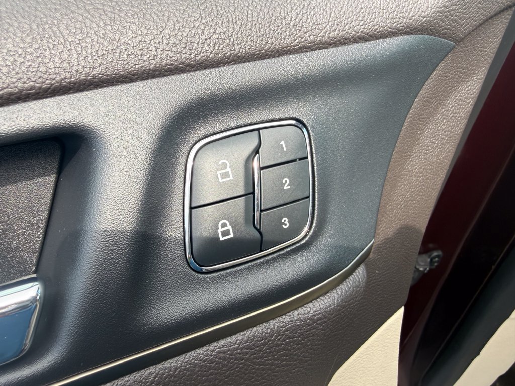 Used 2019 Lincoln MKC Reserve w/ MKC Climate Package AWD/4WD image 15