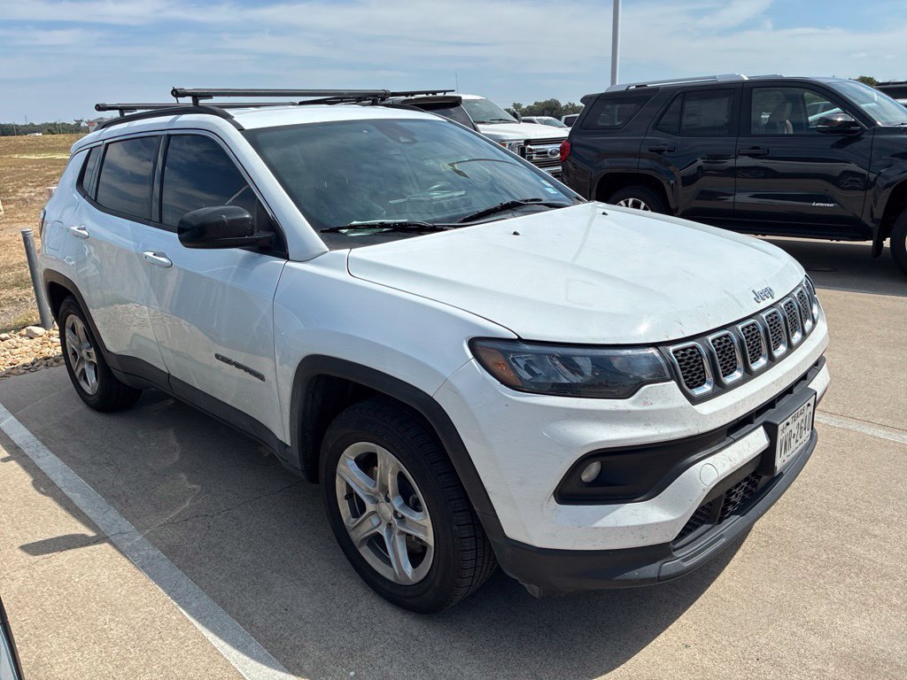 Used 2024 Jeep Compass Latitude AWD/4WD image 1