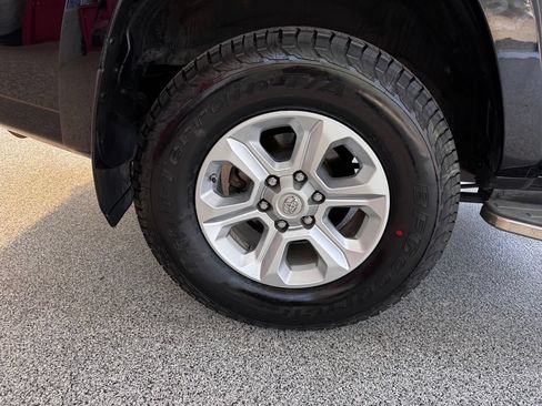 Used 2019 Toyota 4Runner SR5 AWD/4WD image 13