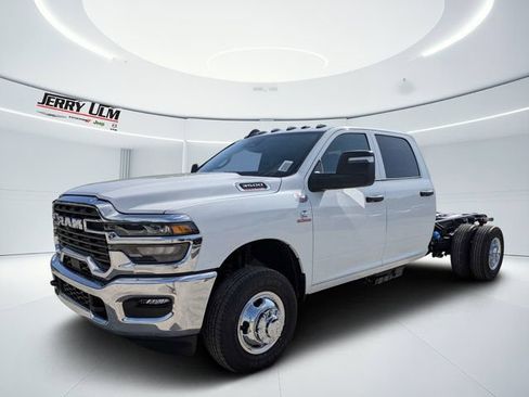 New 2026 RAM 3500 Tradesman w/ Chrome Appearance Group A AWD/4WD image 7